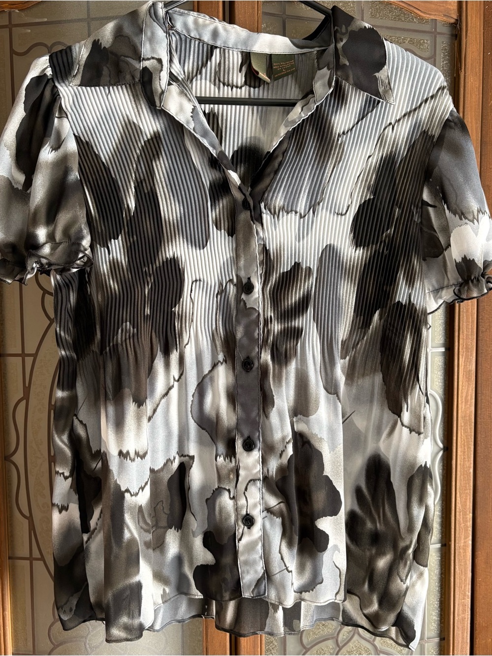 Womens Black & Gray Printed Short-Sleeve Button Front Top